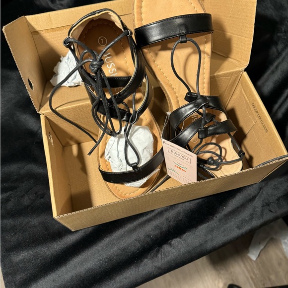 NWT Musshoe sandals, in the original box flat tie up sandals, Black SIZE 7 - Picture 5 of 10